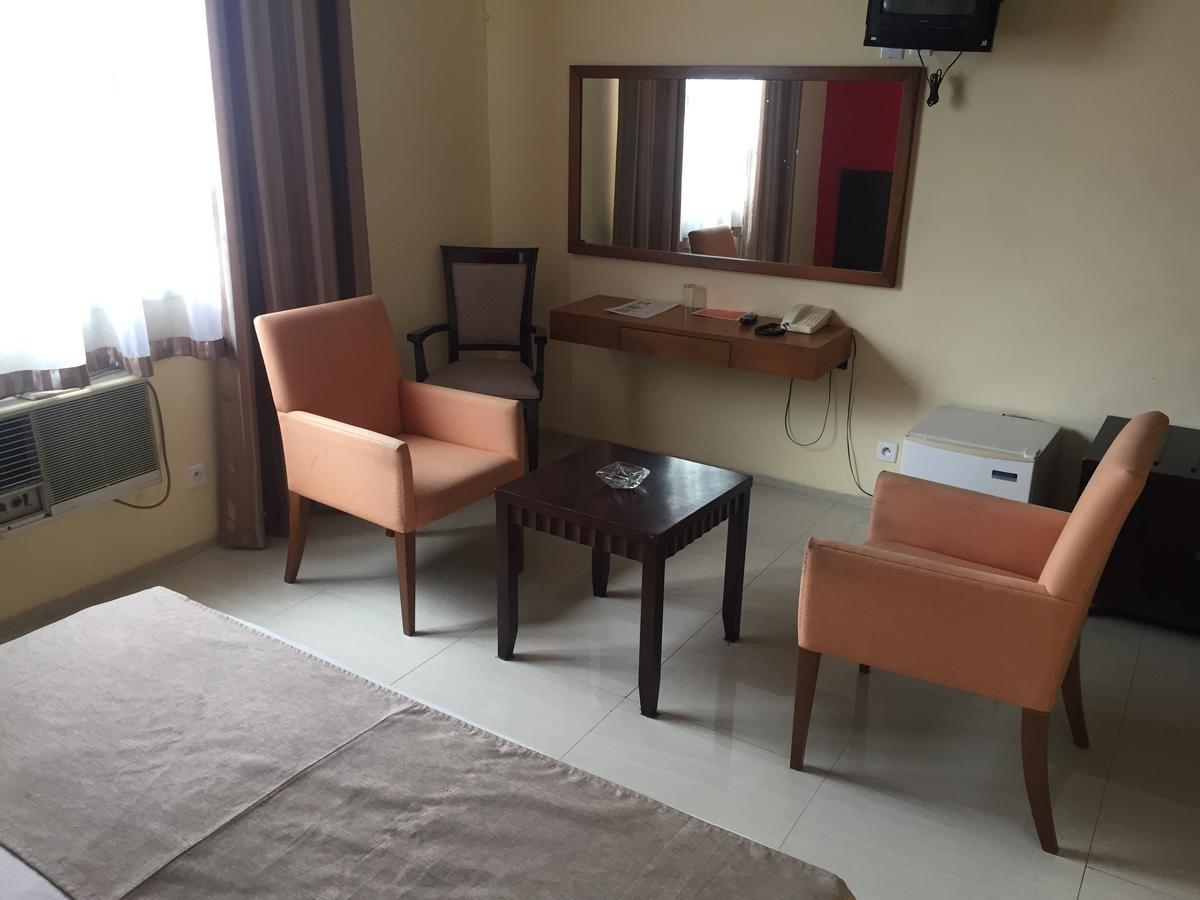 White Palace Hotel Antananarivo Ngoại thất bức ảnh